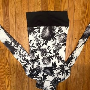 Lululemon full zip coat size 2 in cute design